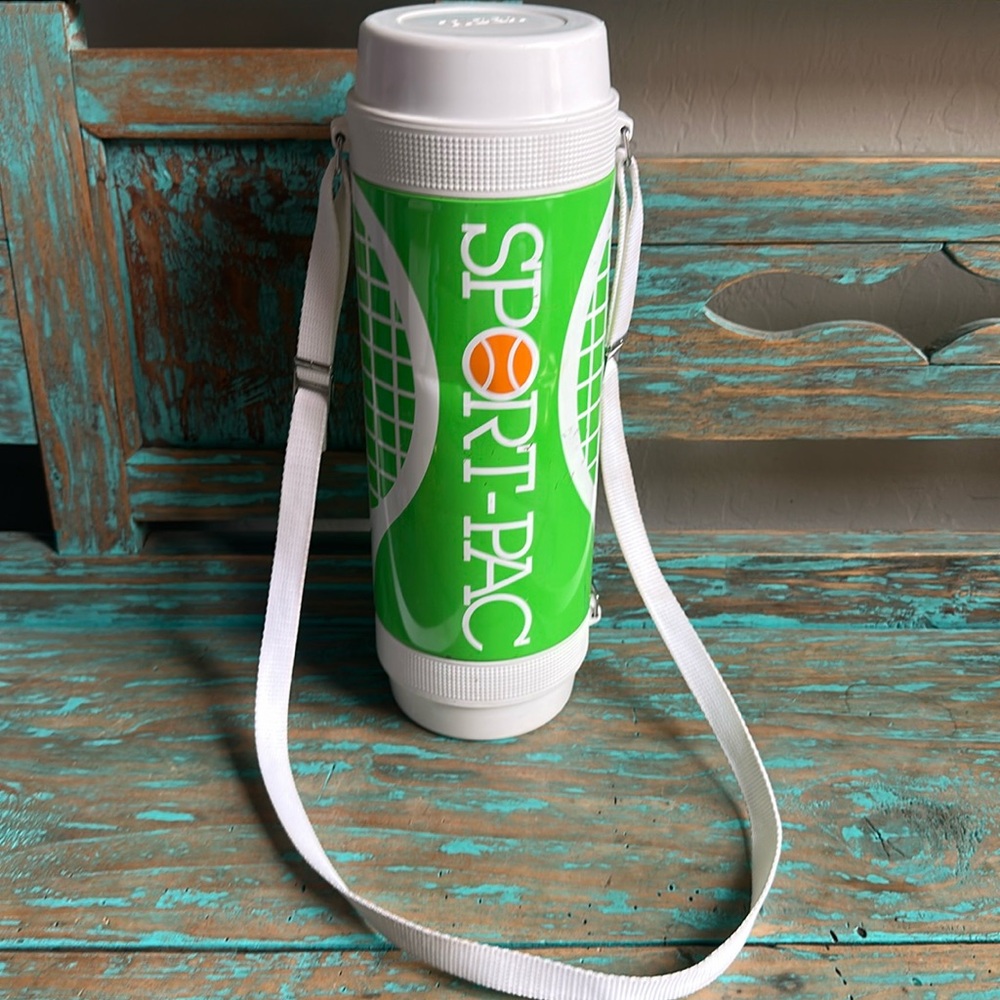VTG Sport-Pac 3/4 Liters Thermos by Studio Nova Tiger Tennis Adjustable Strap